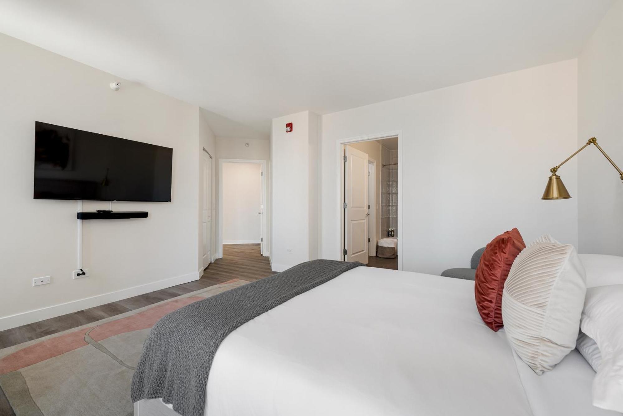 The Bernardin Gold Coast Luxury Near Magnificent Mile