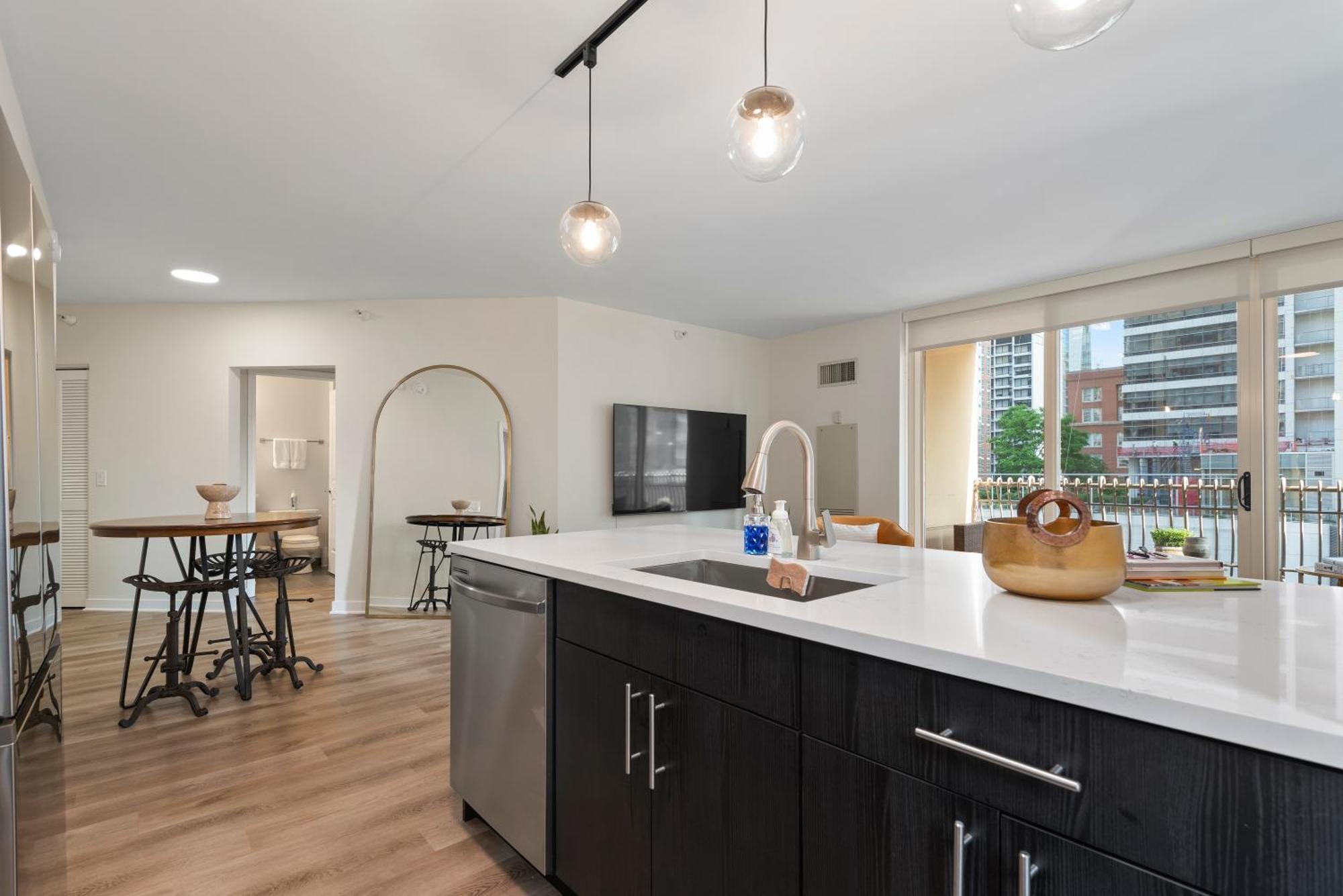 Apartment The Bernardin Gold Coast Luxury Near Magnificent Mile