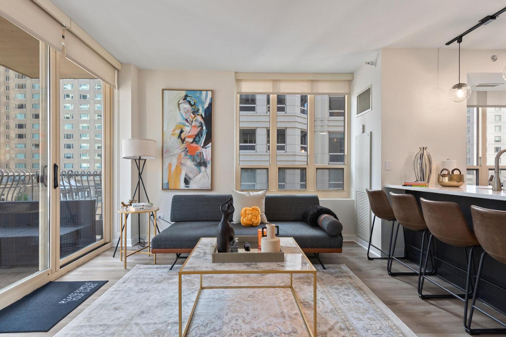 The Bernardin Gold Coast Luxury Near Magnificent Mile Apartment *