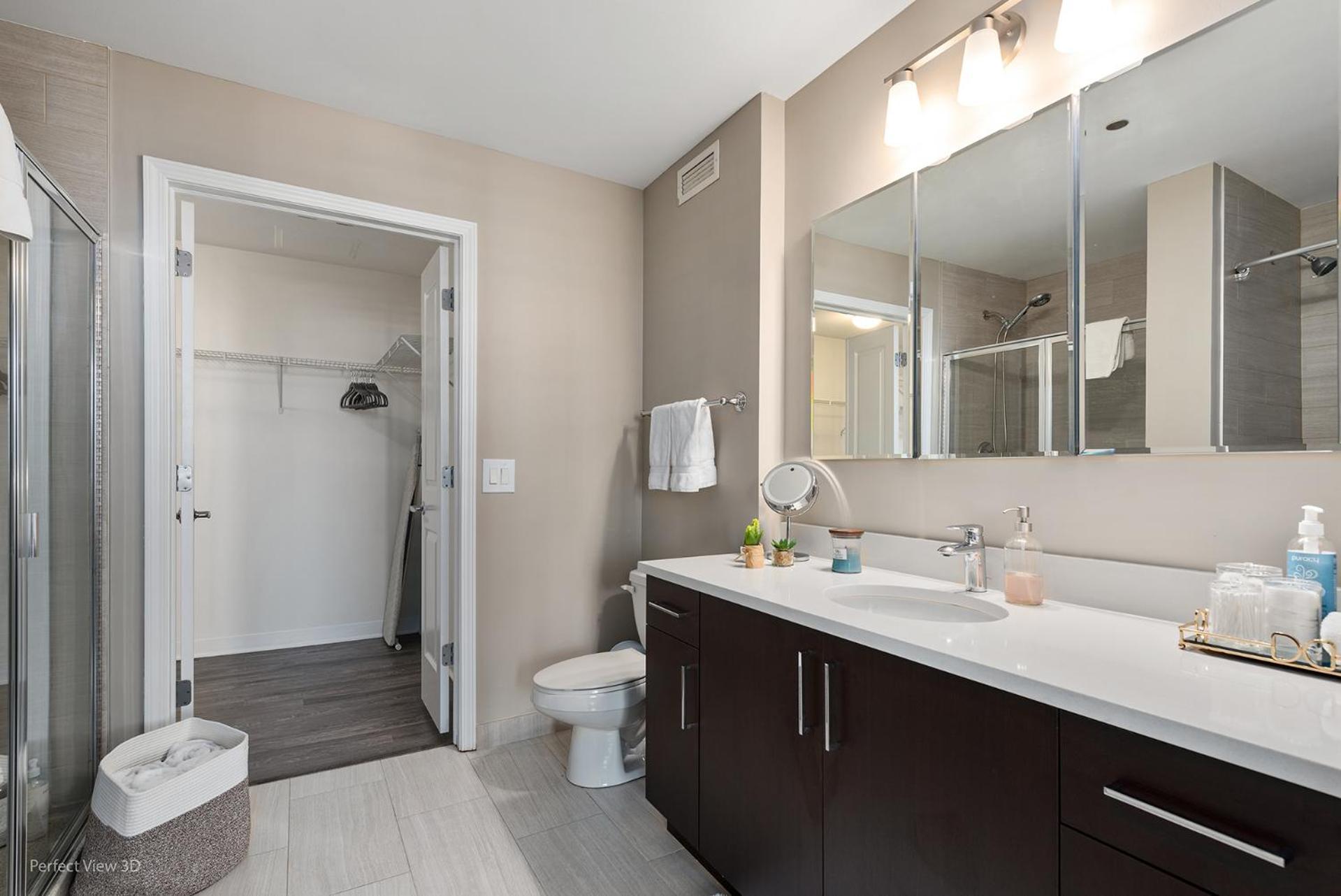 The Bernardin Gold Coast Luxury Near Magnificent Mile Apartment