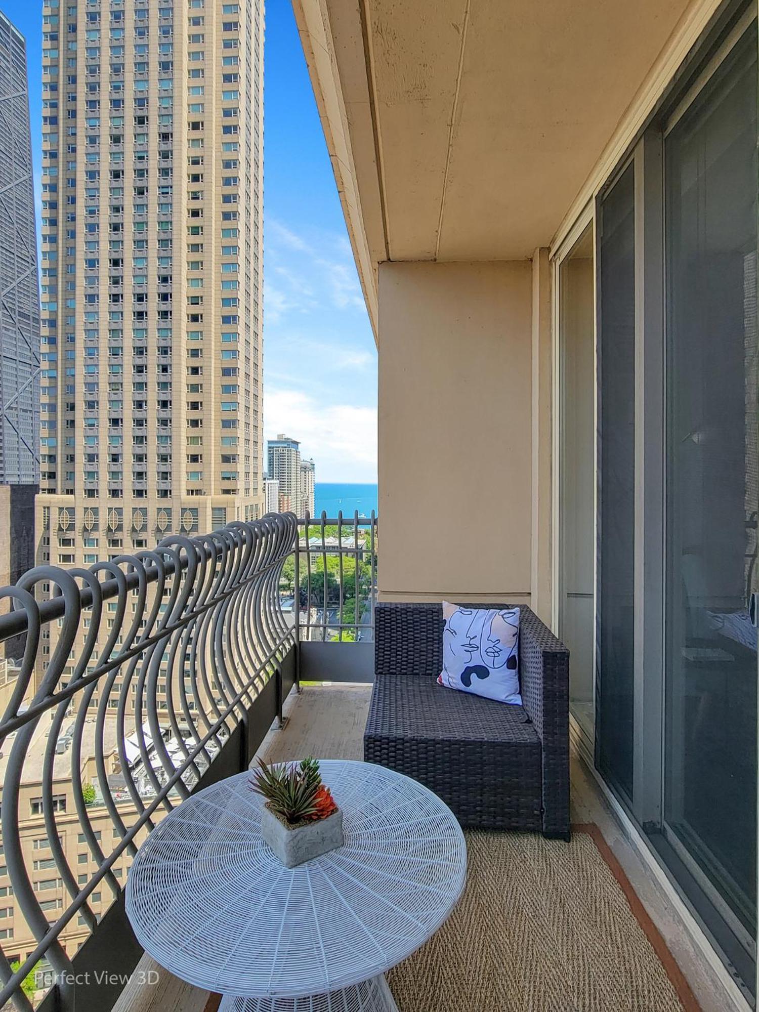 The Bernardin Gold Coast Luxury Near Magnificent Mile Apartment *