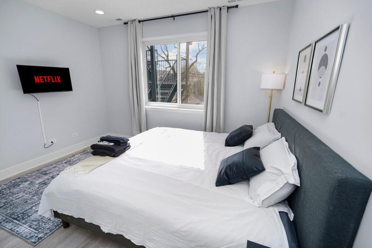 Apartment Pilsen Art Center Family Friendly 3br Retreat With Free Parking Near Medical District, Douglas Park And Illinois Chicago