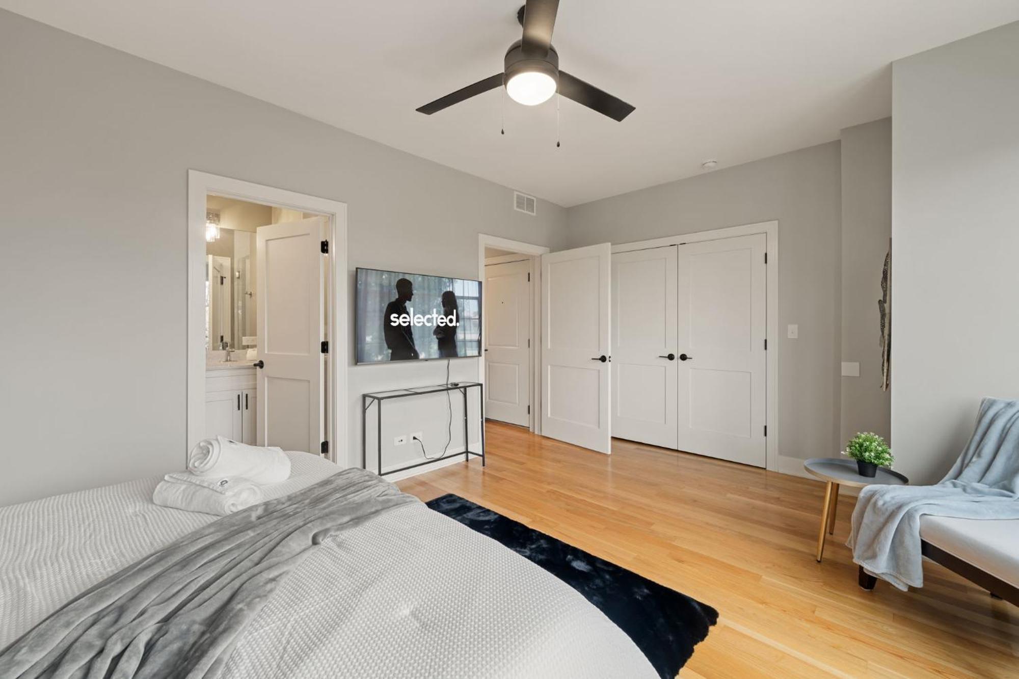 3 Bed 2 Bath Retreat W Balcony & Parking *