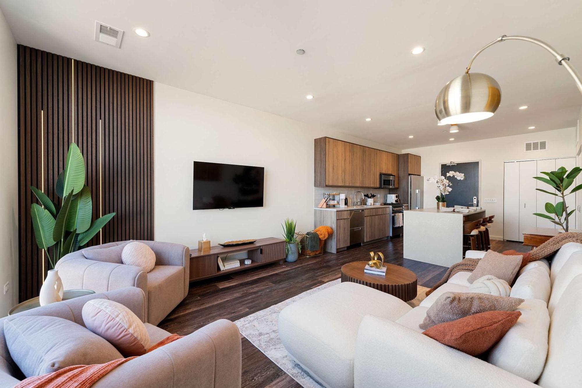 Luxury 2bd-2ba View-gym-rooftop Apartment *