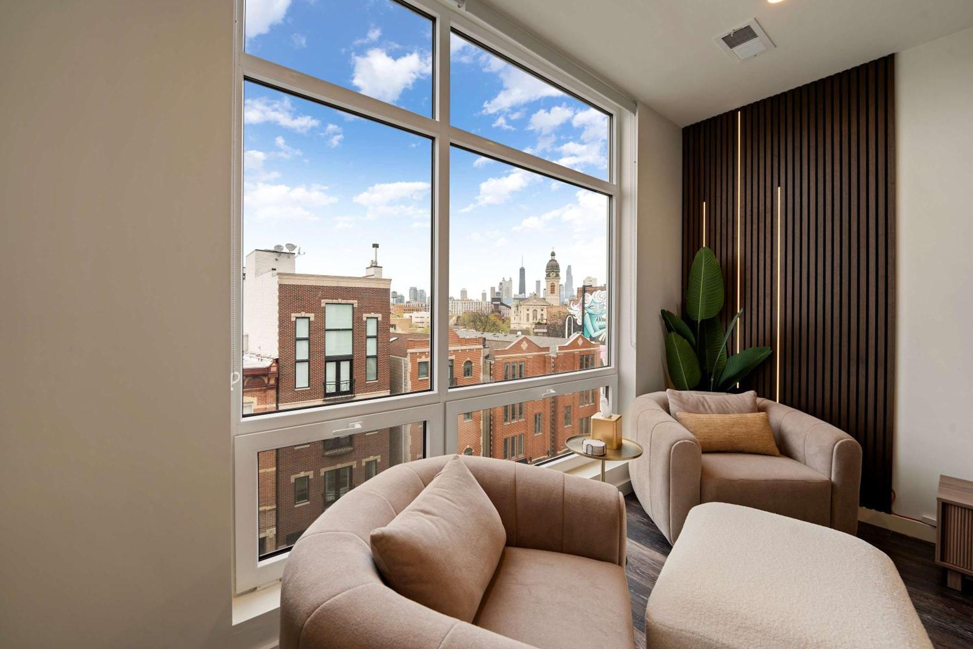 Luxury 2bd-2ba View-gym-rooftop Apartment