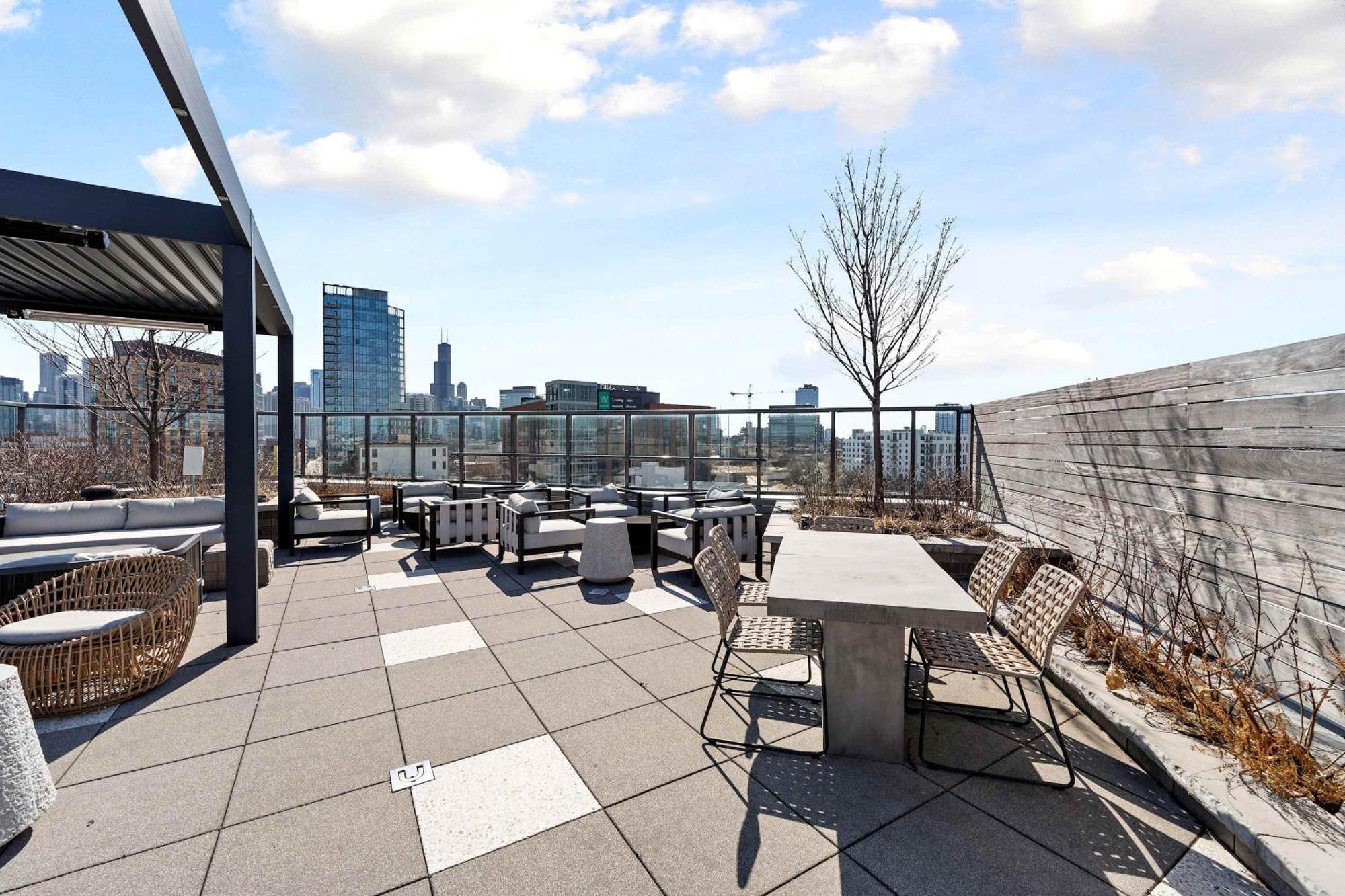 Luxury 2bd-2ba View-gym-rooftop