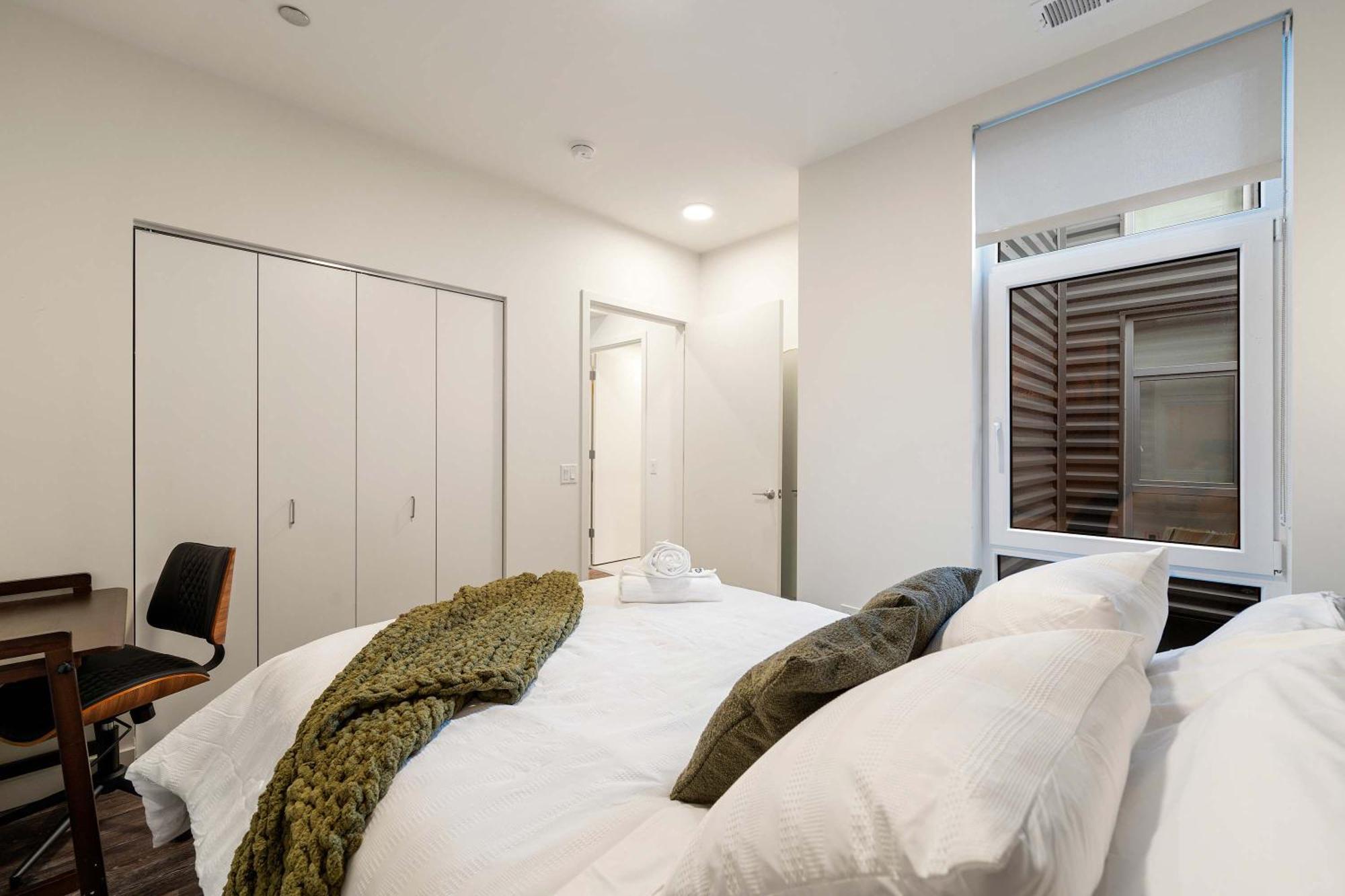 Luxury 2bd-2ba View-gym-rooftop