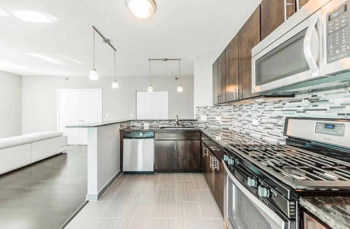 Apartment Live Like A King In Chicago