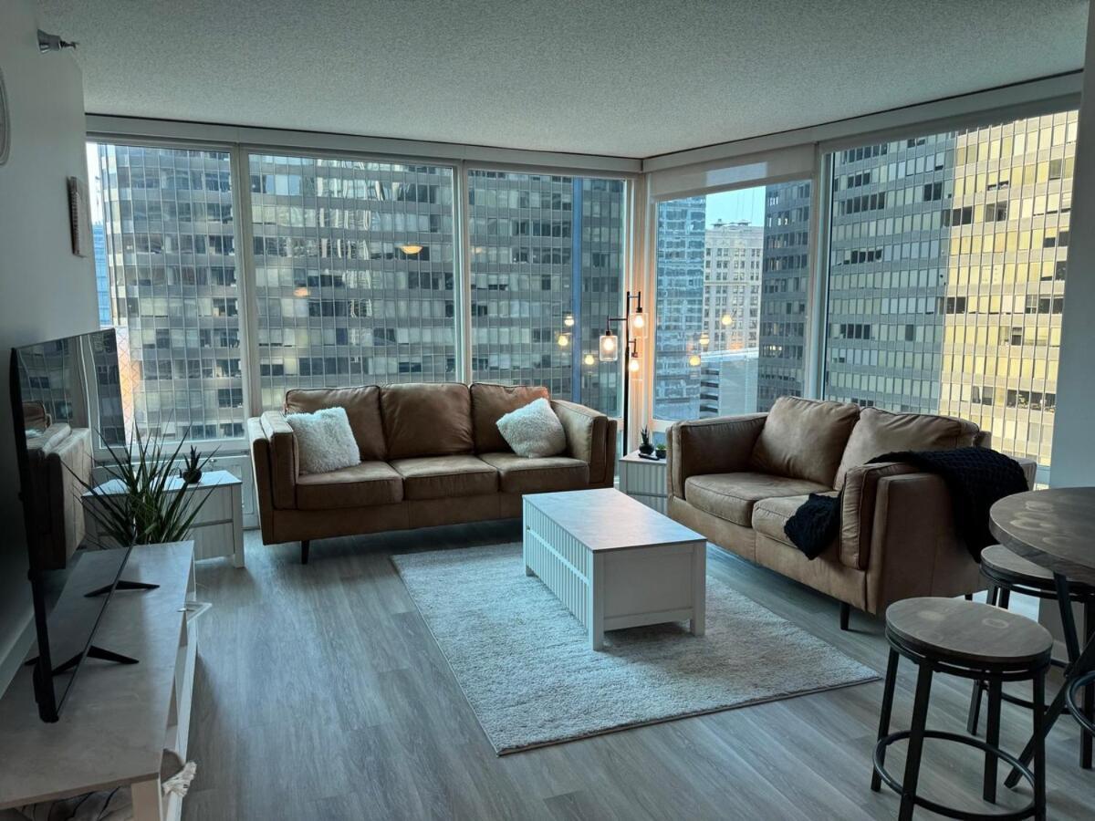 Apartment Live Like A King In Chicago