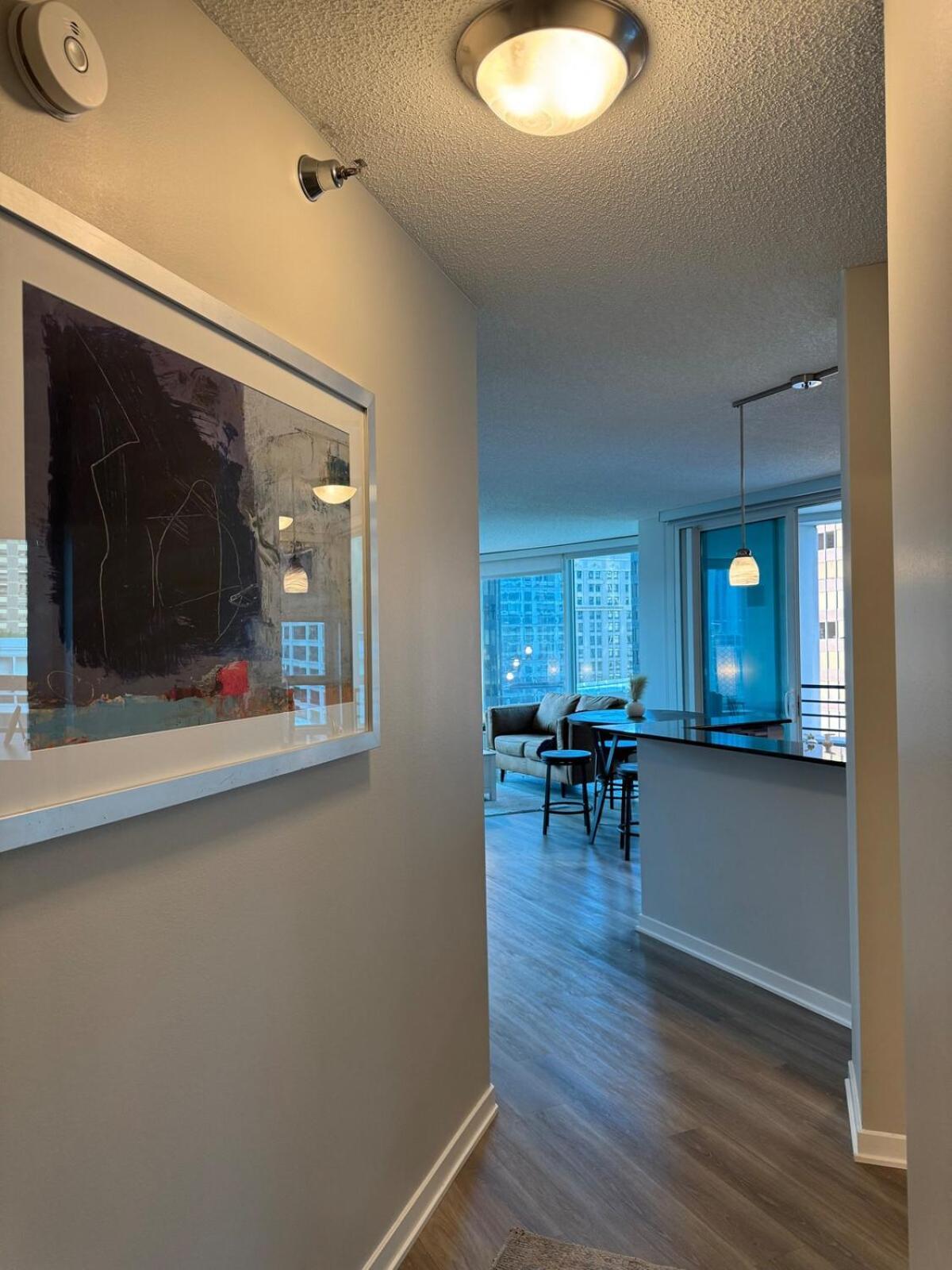 Live Like A King In Apartment *