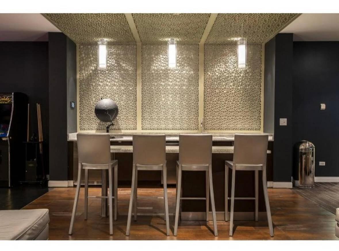 Live Like A King In Apartment *