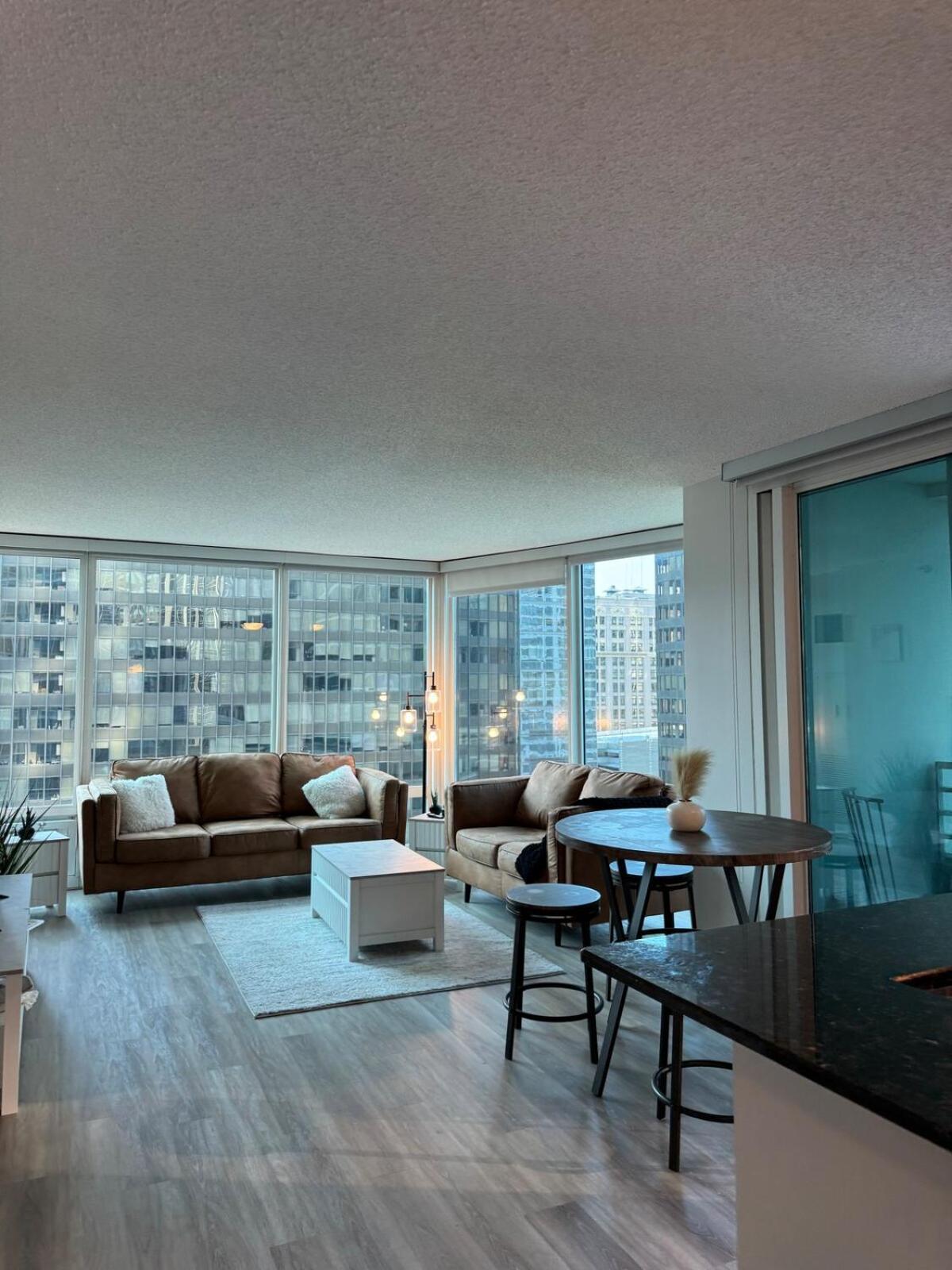 Apartment Live Like A King In *