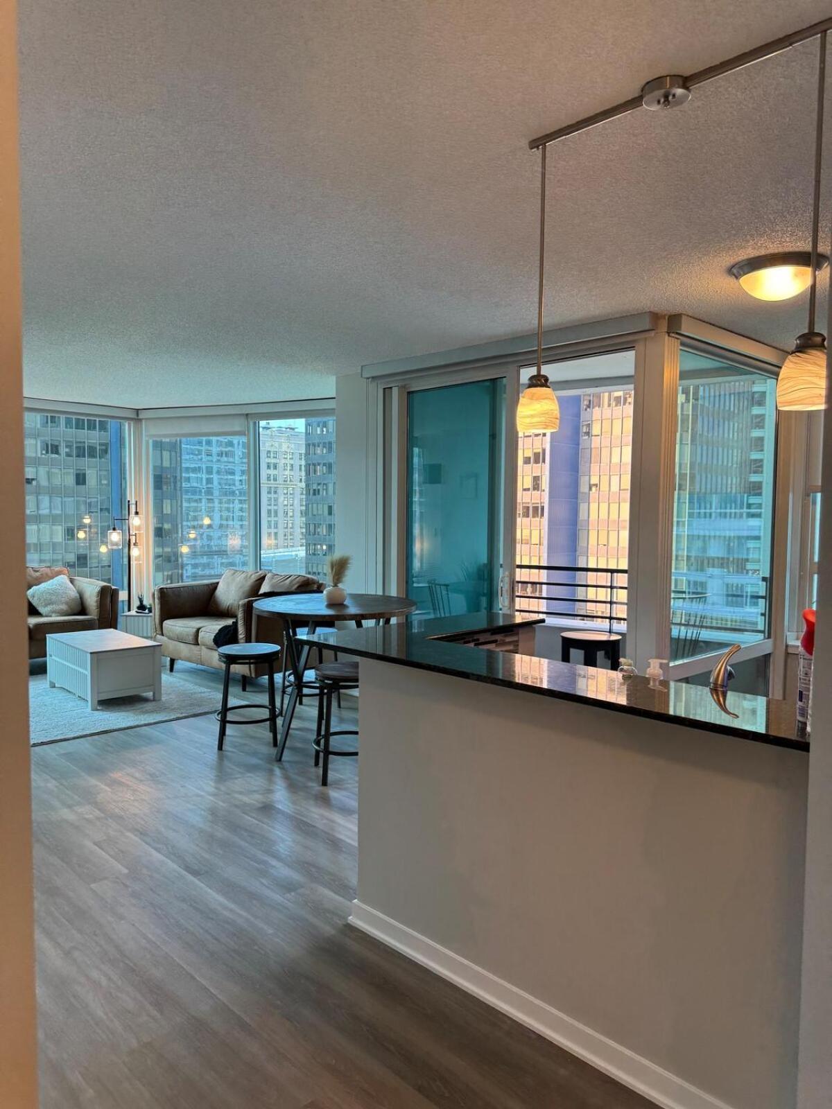 Live Like A King In Apartment Chicago