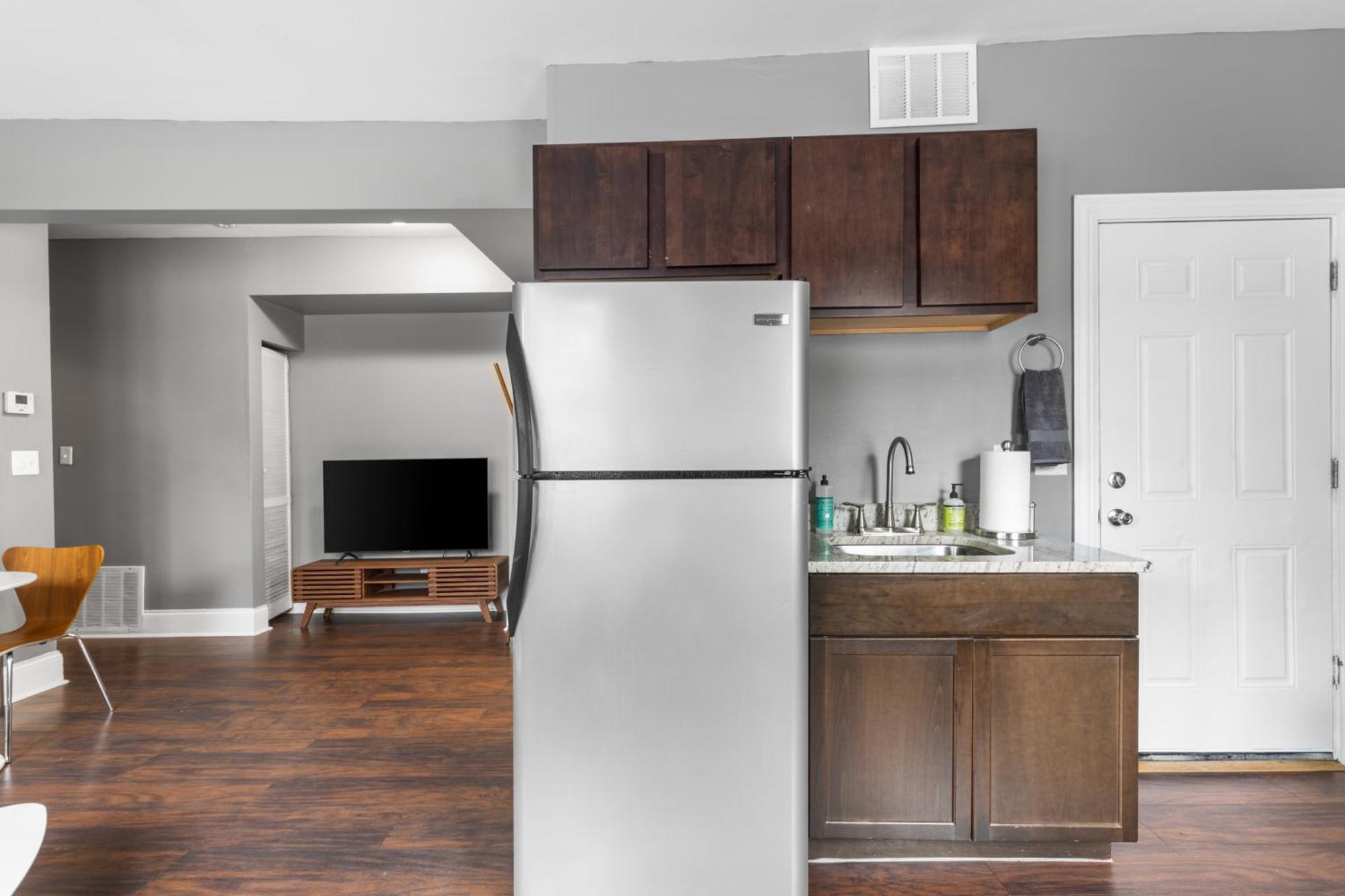 Aparthotel Private In Stylish Humboldt Park Retreat *