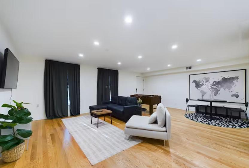 Chic Modern Comfort In * Chicago