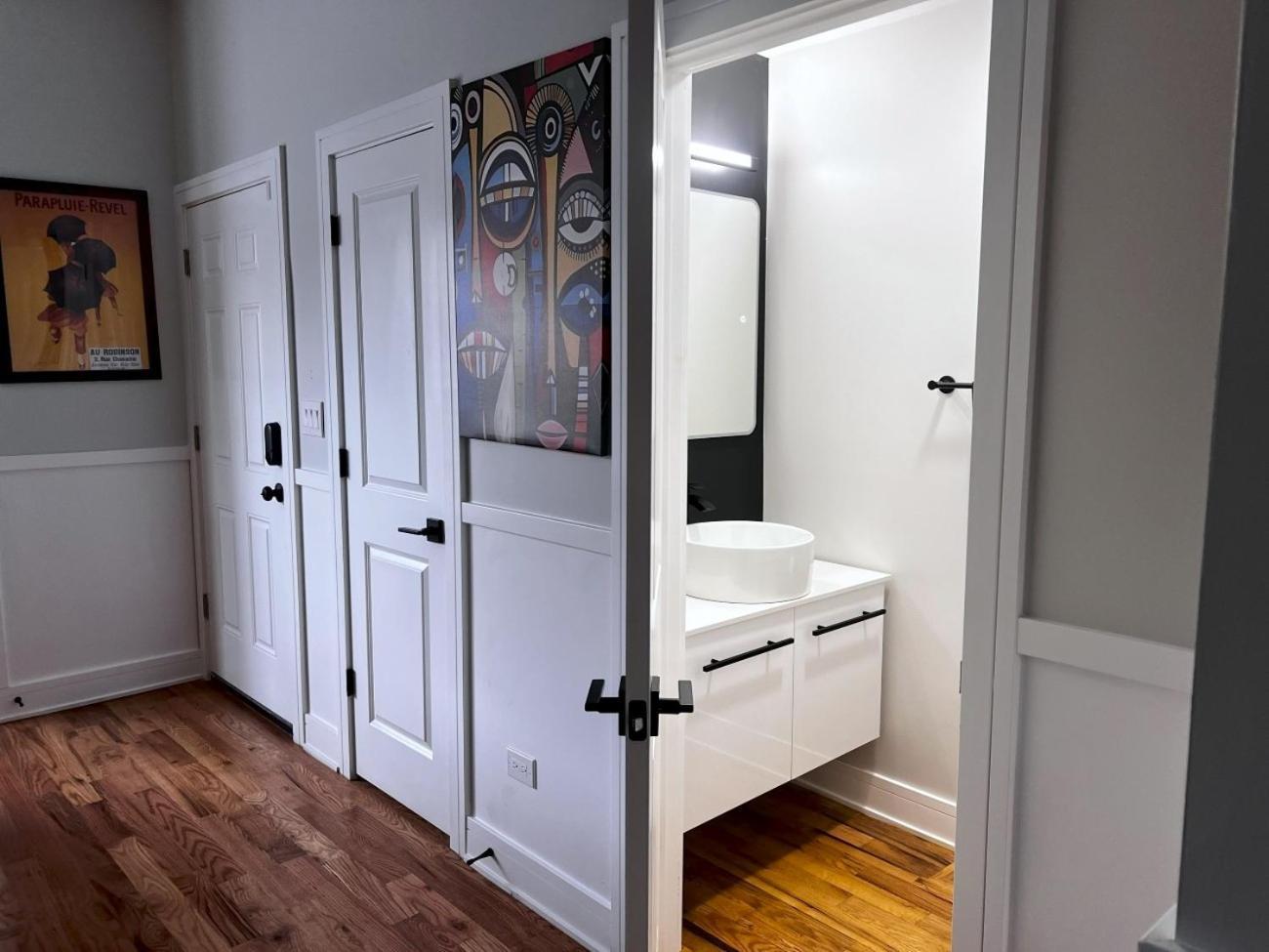 La Casa Negra A Beautiful 3bed 2bath Chicago