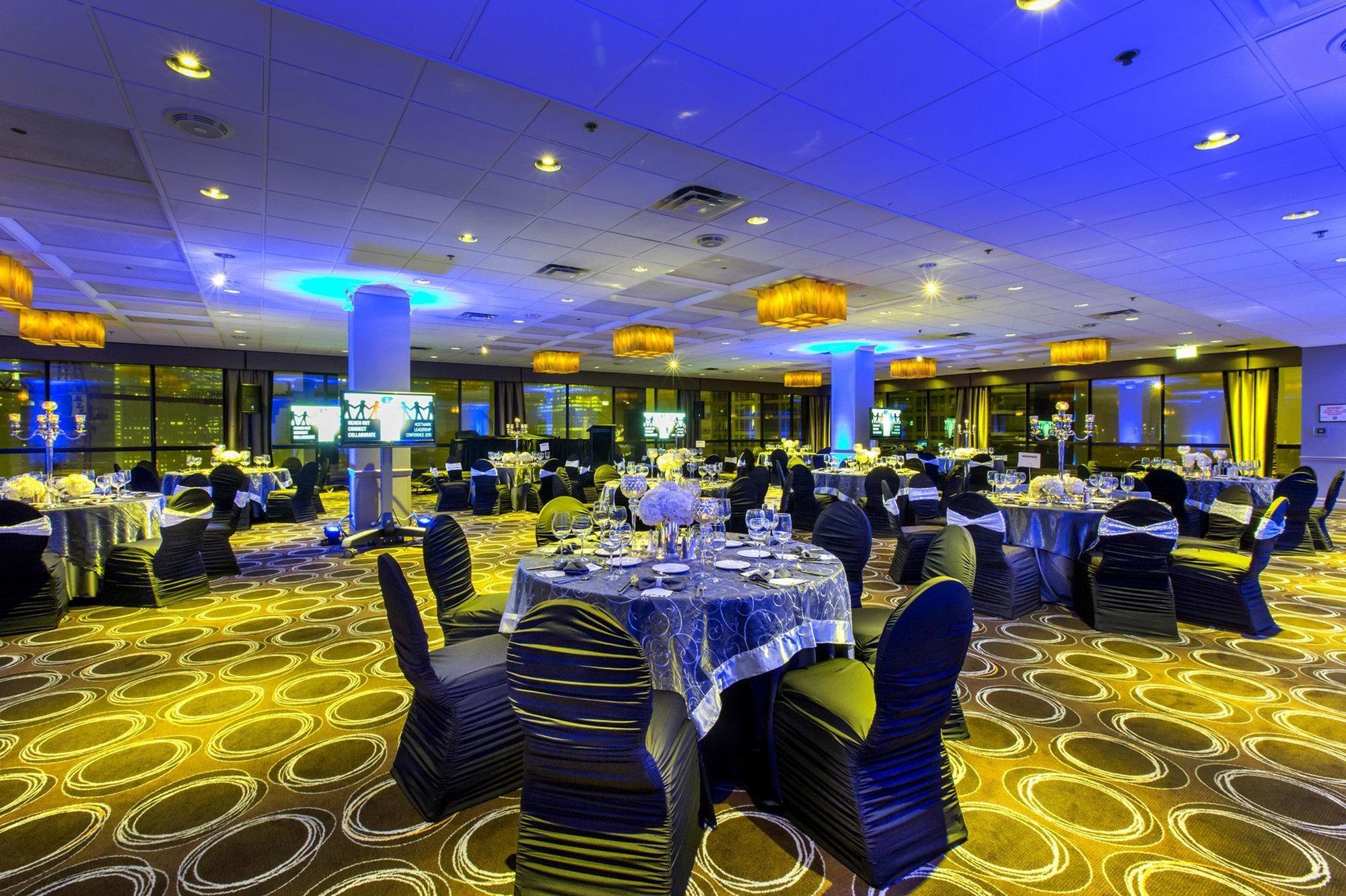 Holiday Mart Plaza River North, An Ihg 4*