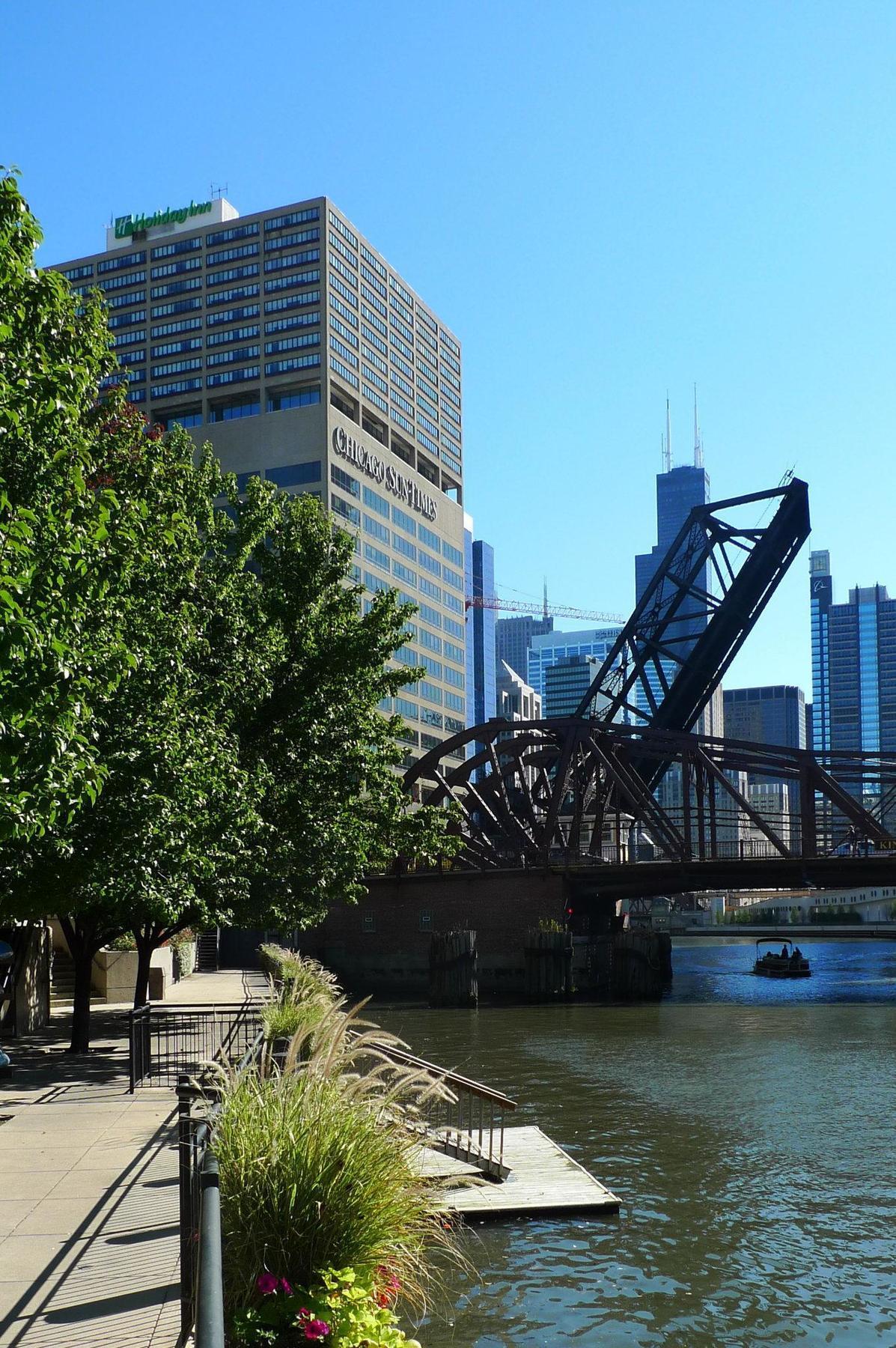 Holiday Mart Plaza River North, An Ihg