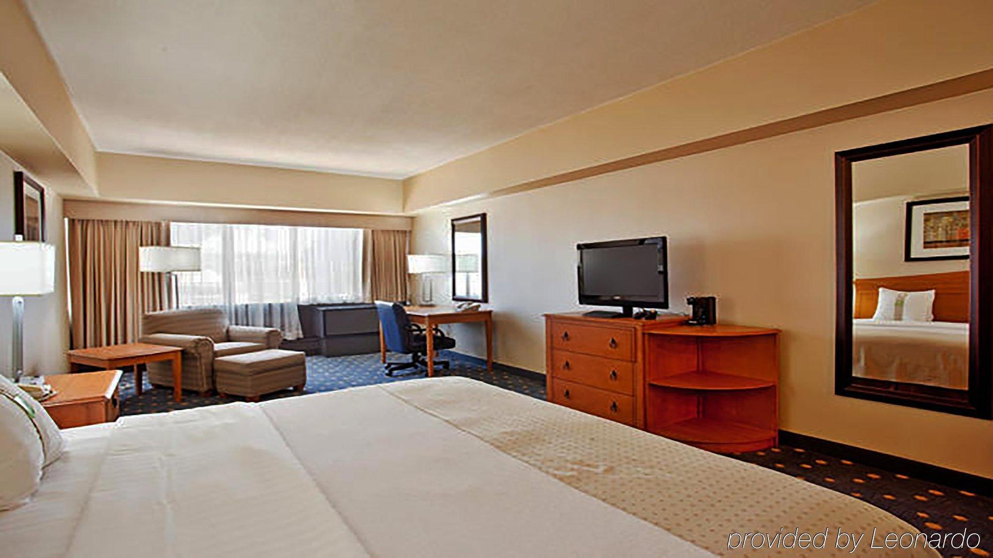 Mart Plaza River North, An Ihg 4*