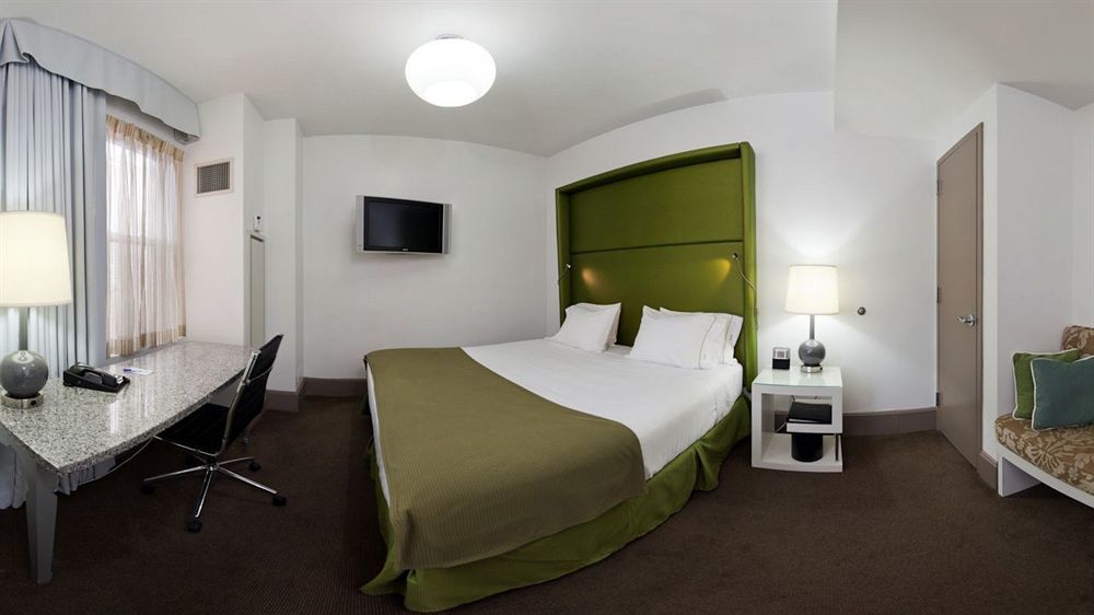 Hotel Holiday Express - Magnificent Mile By Ihg 3*