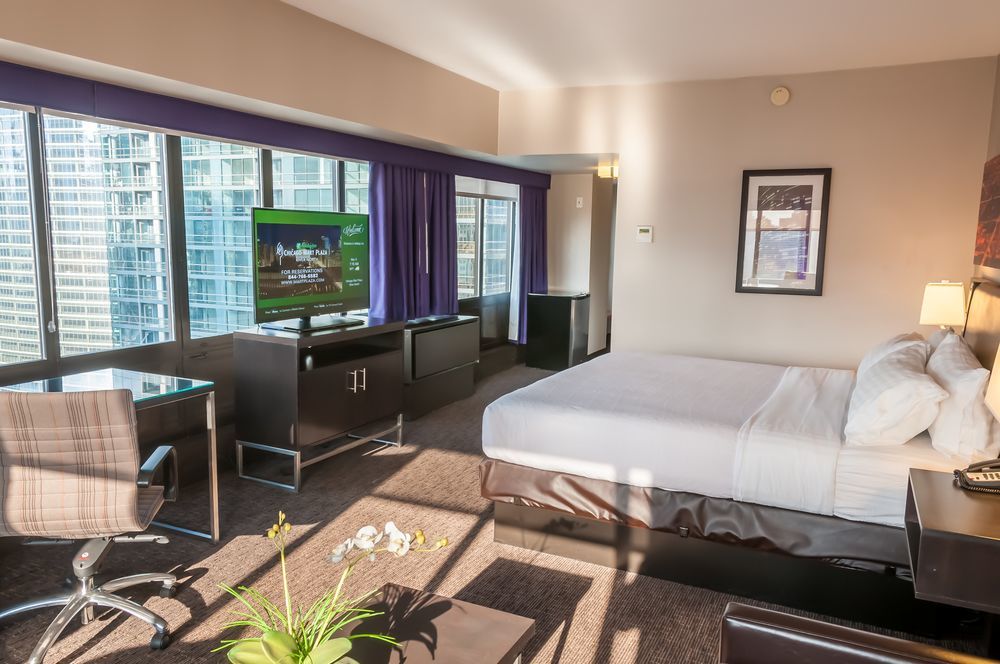 Holiday Mart Plaza River North, An Ihg