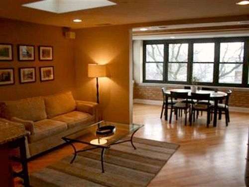 Roscoe Village 3*