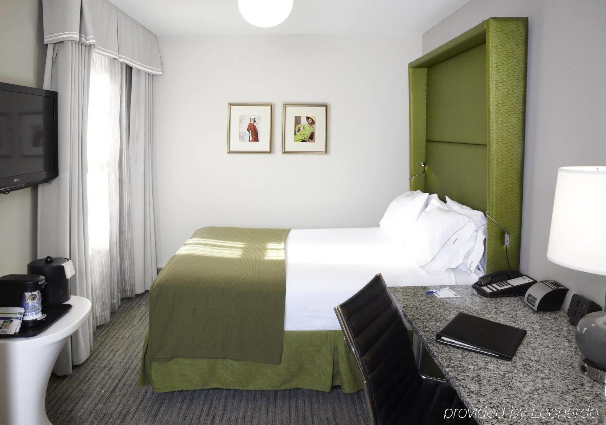 Hotel Holiday Express - Magnificent Mile By Ihg 3*