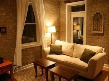 Roscoe Village 3*