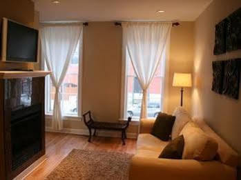 Hotel Roscoe Village