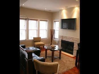 Hotel Roscoe Village 3*