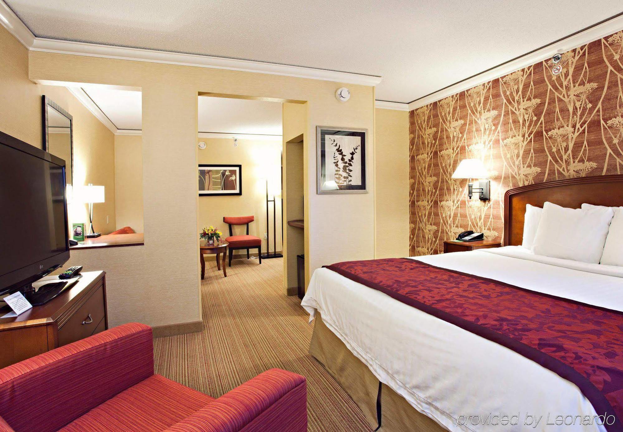 Courtyard Downtown/magnificent Mile Hotel