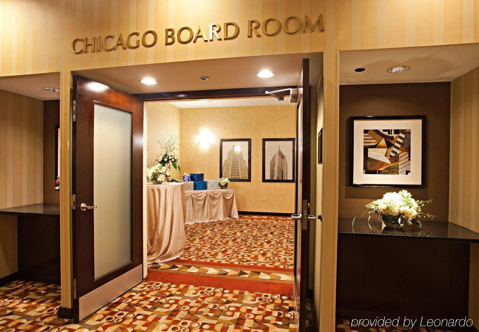 Courtyard Downtown/magnificent Mile 4*