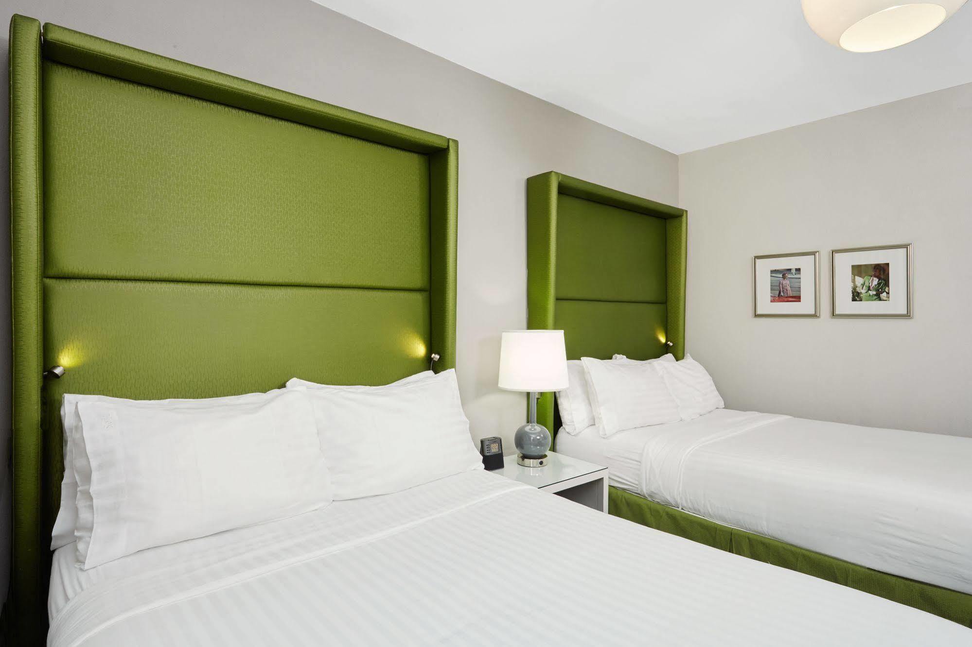 Hotel Holiday Express - Magnificent Mile By Ihg 3*