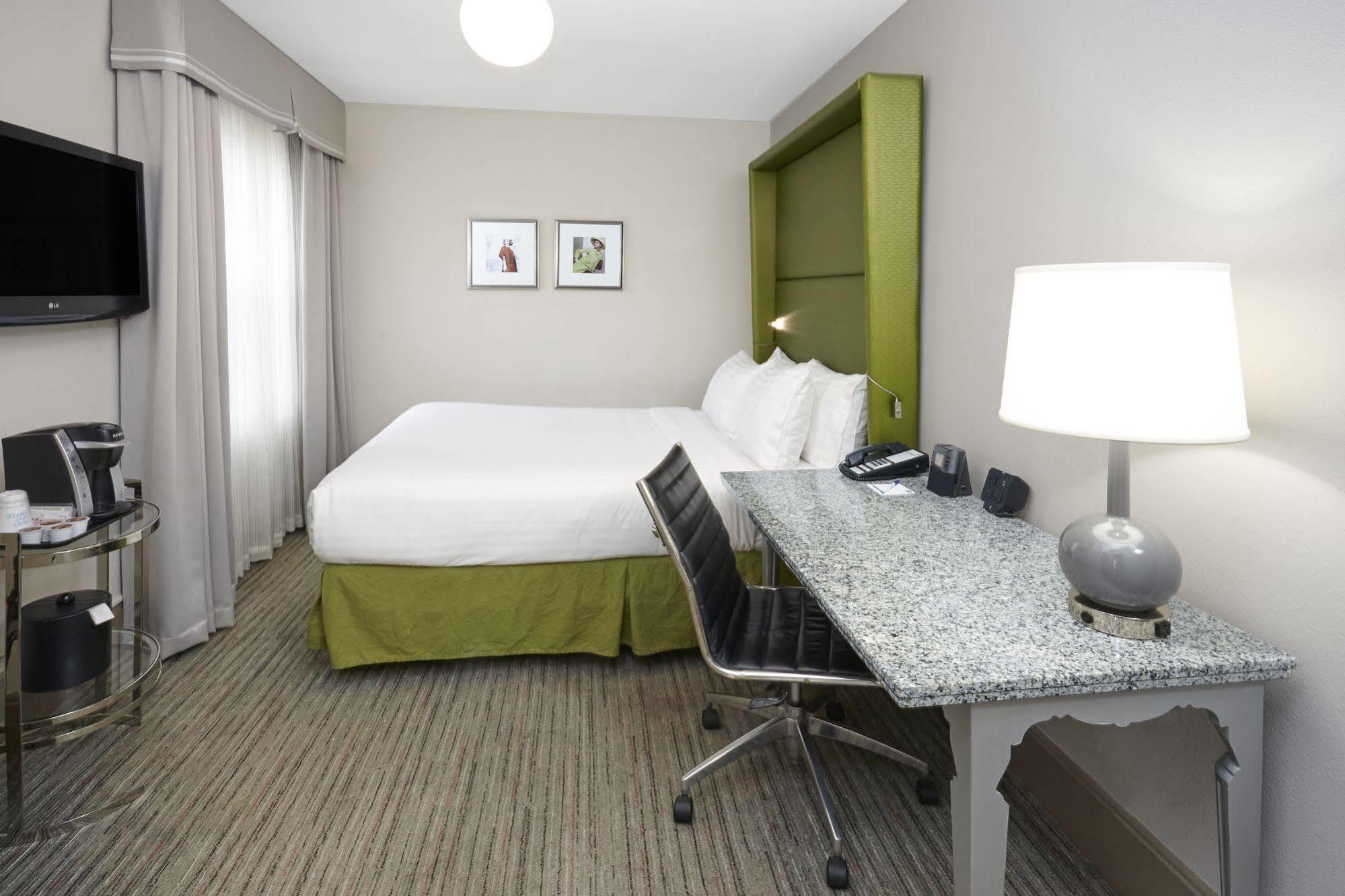 Hotel Holiday Express - Magnificent Mile By Ihg
