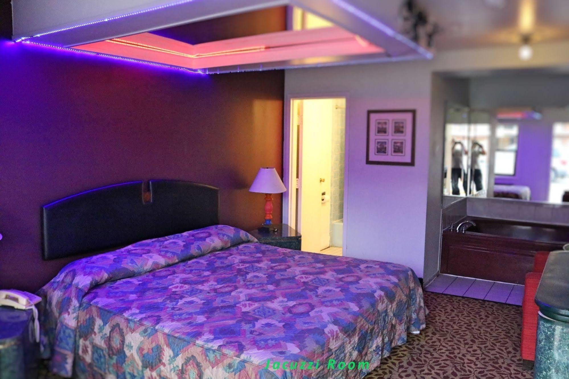 Miami & Motel 2*