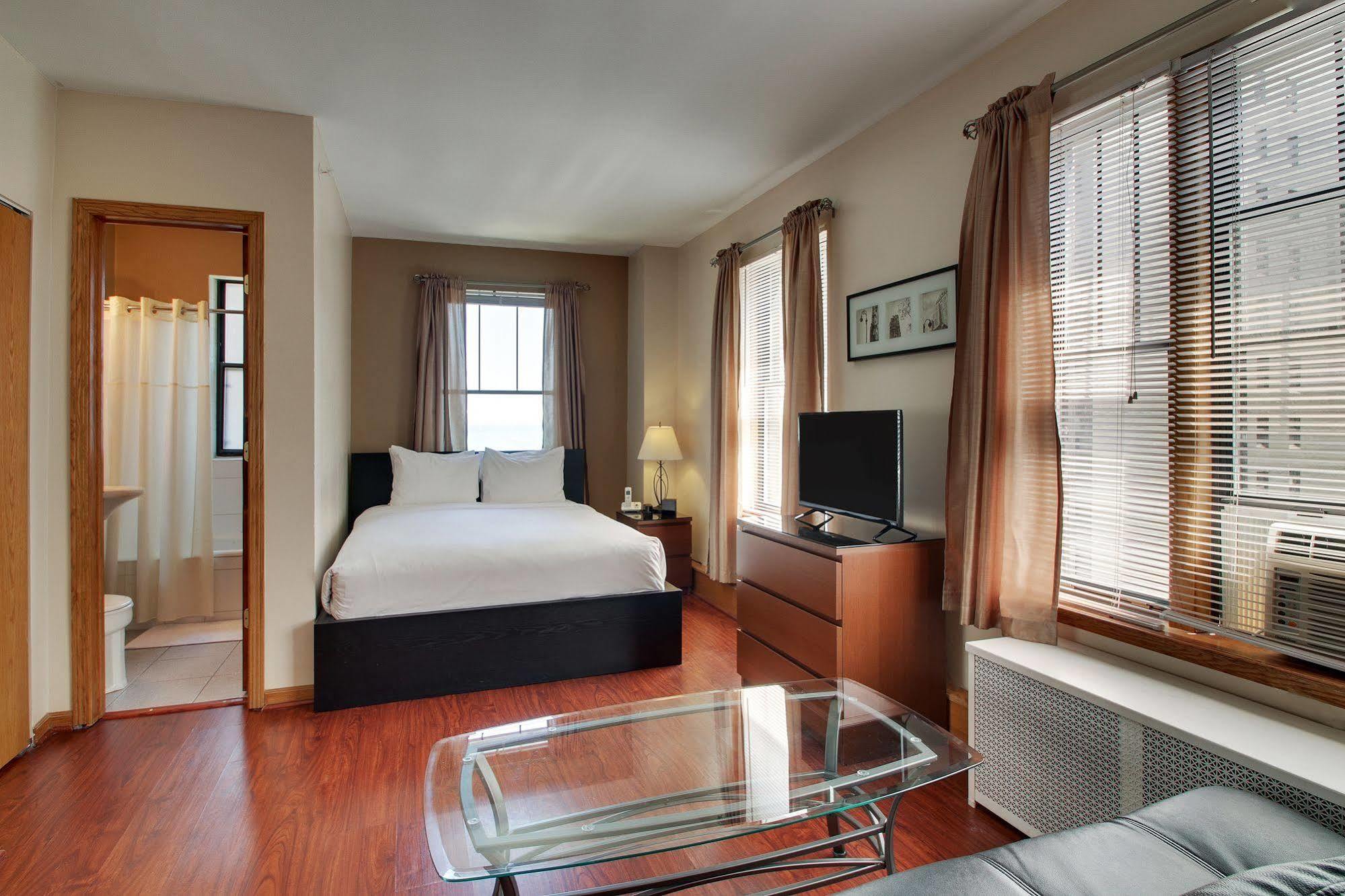 Hotel Dewitt And Chicago