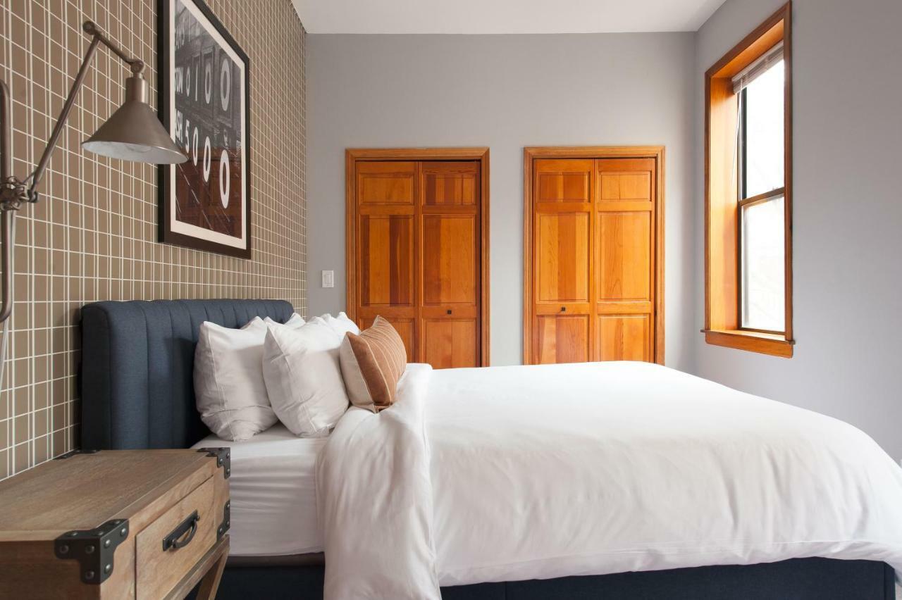 Aparthotel Sonder — Wrigley Field Chicago