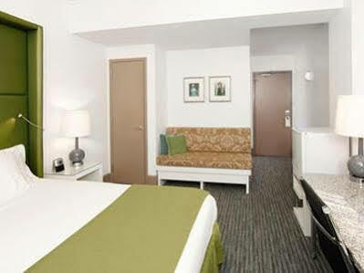 Holiday Express - Magnificent Mile By Ihg Hotel