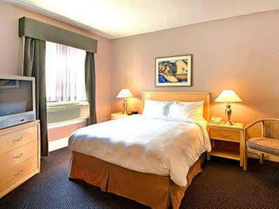 Versey Lincoln Park Hotel