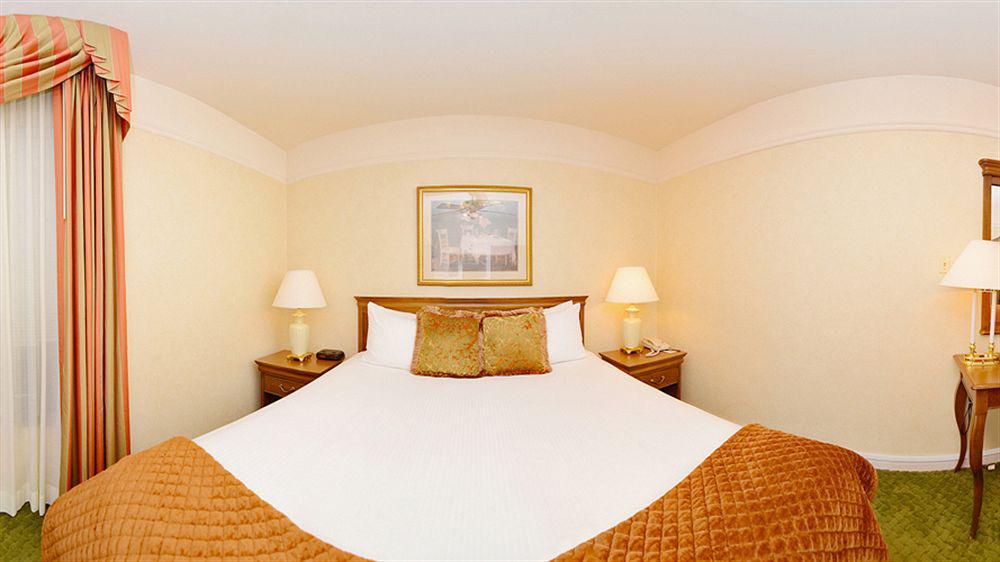 The Willows 3* Chicago