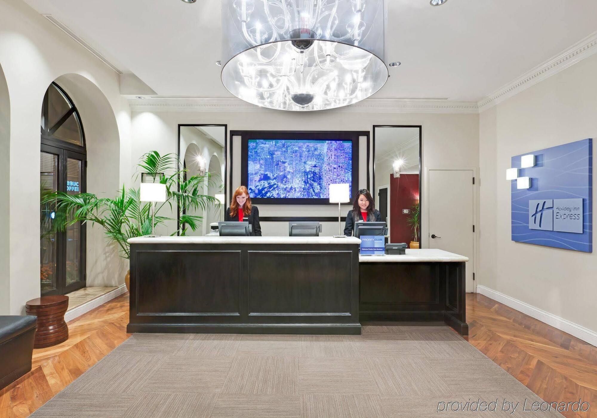 Hotel Holiday Express - Magnificent Mile By Ihg 3*