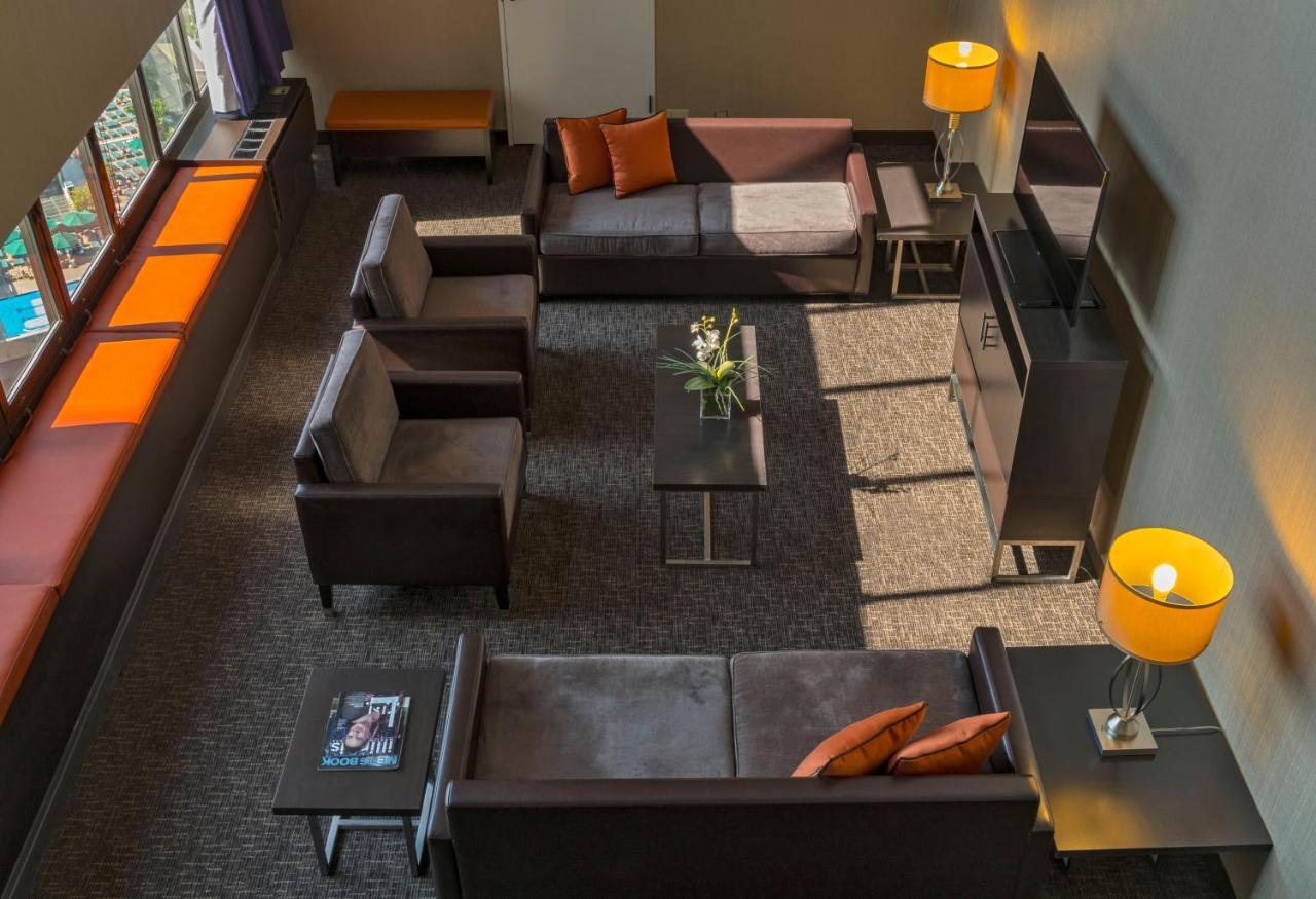 Holiday Mart Plaza River North, An Ihg Hotel 4*