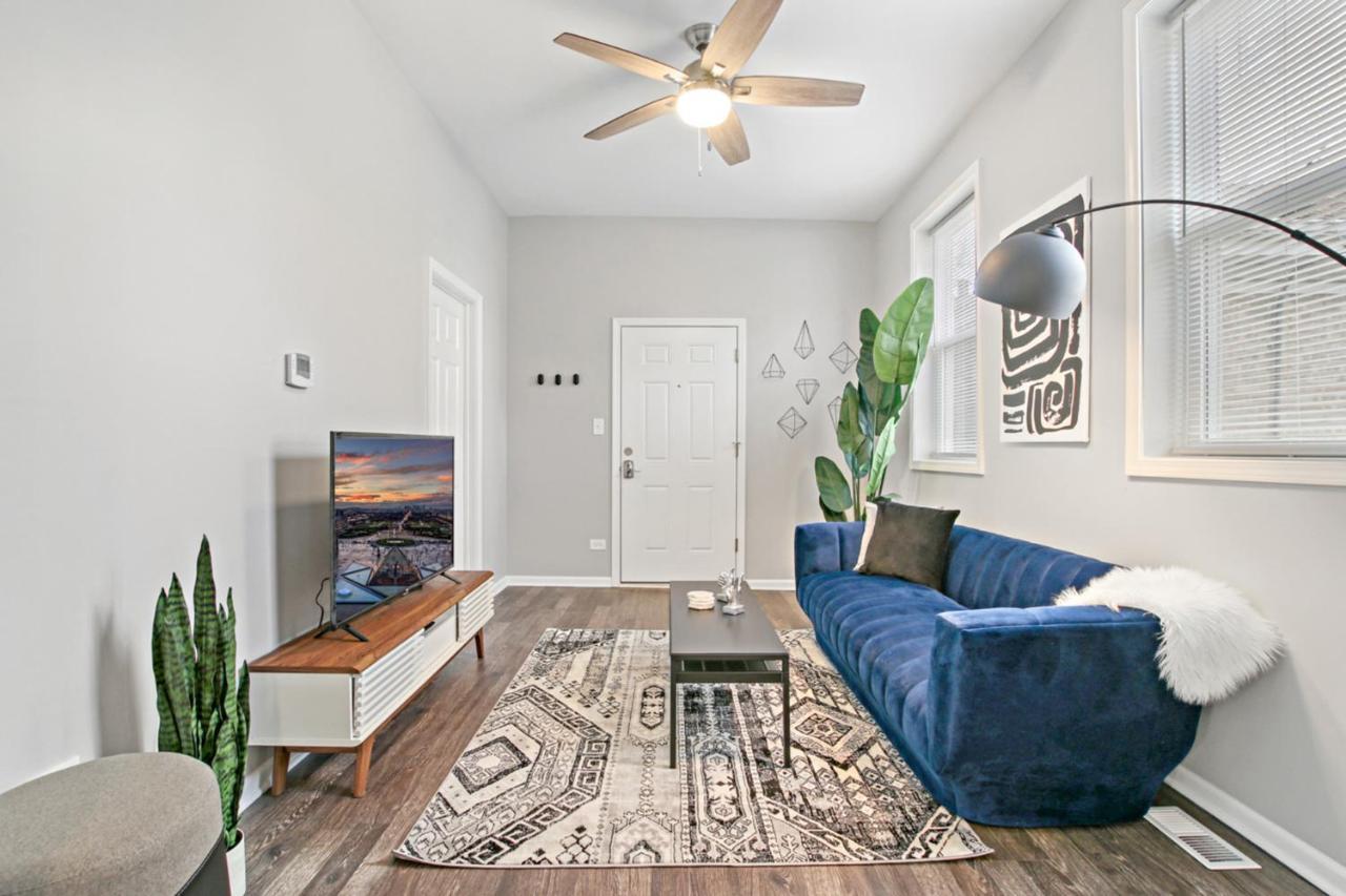 Trendy & Insta-worthy 2br - Kimball Rear Apartment