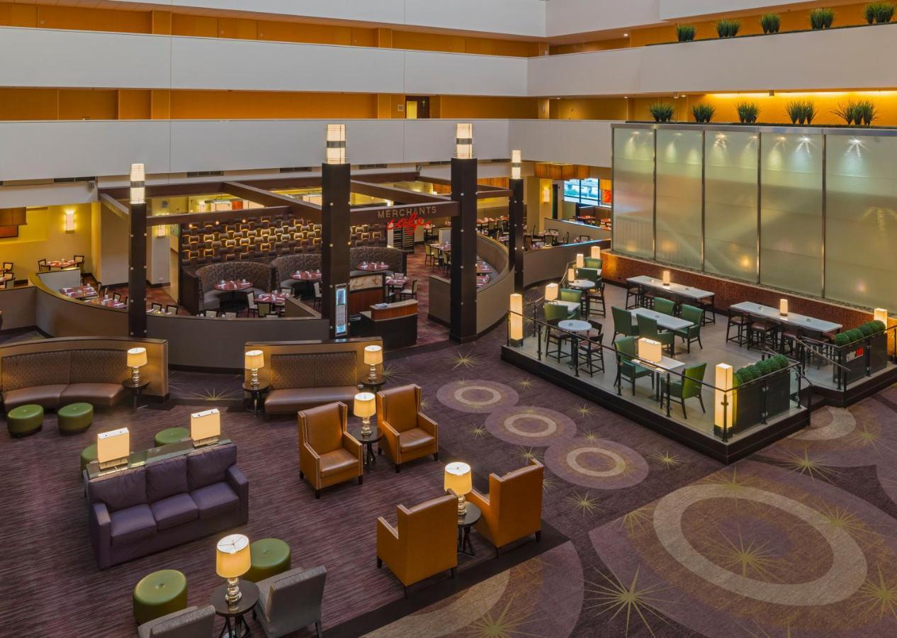 Holiday Mart Plaza River North, An Ihg