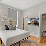 Stunning Studio Apartment In Lakeview - Broadway 301