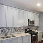 Upscale Apartment Westside Of Chicago