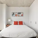 2Br Chic New Apartment With Rooftop Pool & Gym