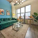 Mccormick 2Br-2Ba Family Unit For Up To 8 Guests With Skyline View, Optional Parking & Gym Access