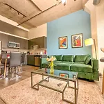 Mccormick 2Br-2Ba Family Unit For Up To 8 Guests With Skyline View, Optional Parking & Gym Access