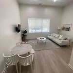 Modern Apartment In Pilsen